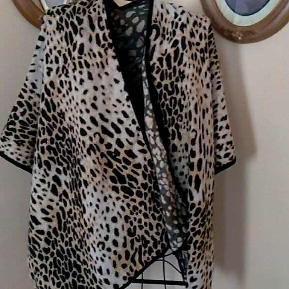 Nwot . Leopard wrap one size fits all - Picture 1 of 9